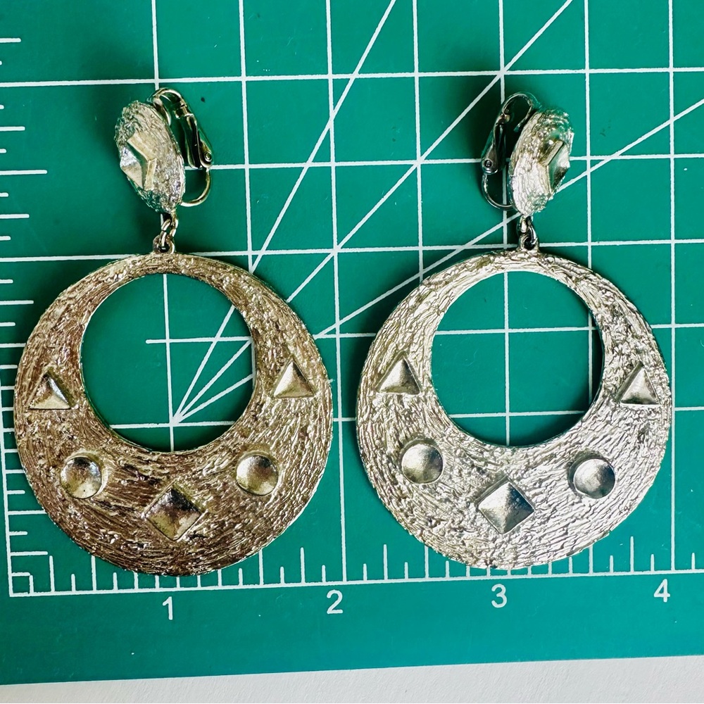 Vintage ART ModeART Silver Statement 1960s Drop Door Knocker Clip Earrings - Picture 8 of 10